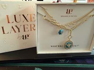 Luxe Layer by 8P Queen Energy NK14770 Turquoise Magnesite Bee Necklace